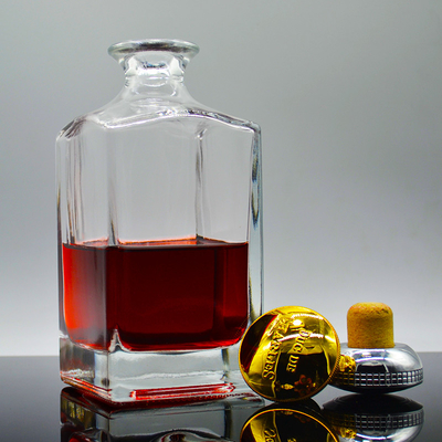 Bouteille de vodka en verre élégant 500ml 750ml 1000ml Volume pour bouteille en verre personnalisée