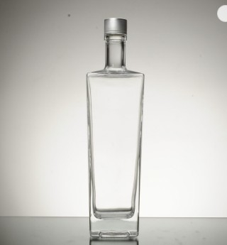 Matériau de base Super Flint Glass Impression personnalisée Bouteille de gin carré pour et OEM Bienvenue