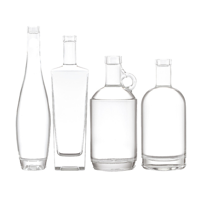 Forme personnalisée 750 ml Bouteille en verre de vodka avec bouchon à vis et type d'étanchéité en liège