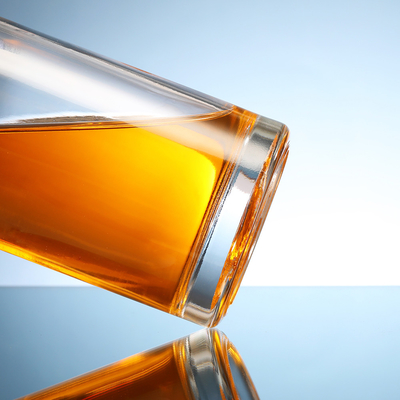 Bouteille de whisky en verre personnalisée de 500 ml/650 ml/700 ml/750 ml/800 ml pour vodka gin et vin de fruits