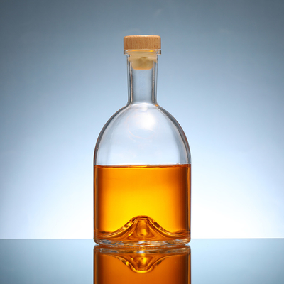 Bouteille de tequila, gin, whisky et vodka avec matériau blanc cristallin