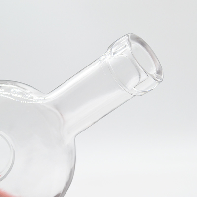 Bouteille en verre vide de 500 ml de capacité de matériau blanc cristallin pour la vodka et le whisky