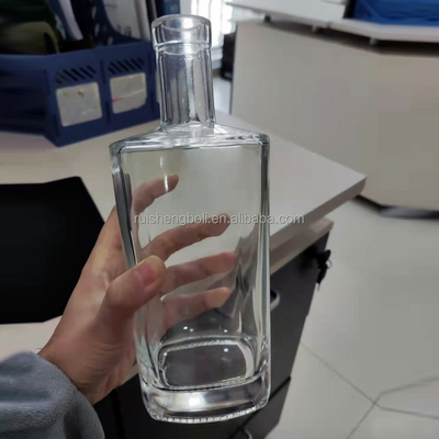 Bouteille de verre vide 500 ml 750 ml échantillon libre pour OEM / ODM Acceptable