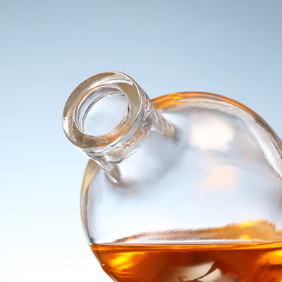 Bouteille en verre de vodka de 750 ml avec bouchon et matériau transparent
