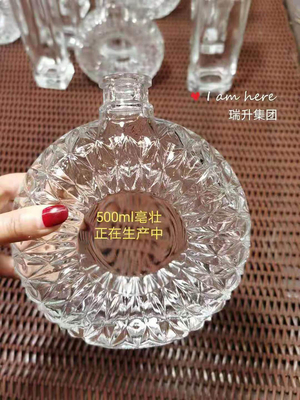 500 ml d'huile d'olive et de liqueurs spiritueuses vides 700 ml 750 ml de vodka noire et bouteilles en verre de whisky