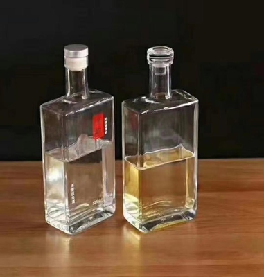 Conception personnalisée 500 ml 750 ml Bouteille de vodka en verre carré avec bouchon