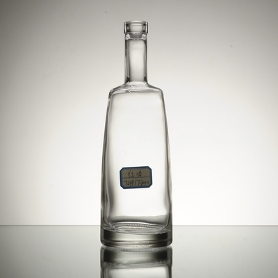 Matériau en verre Super Flint Bouteille en verre Vodka Brandy Rum Liquor pour femmes en forme de corps