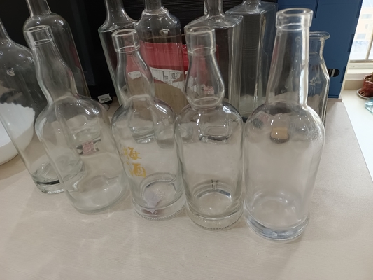 OEM Bienvenue 700 ml bouteille de verre vide pour emballage de vin personnalisé