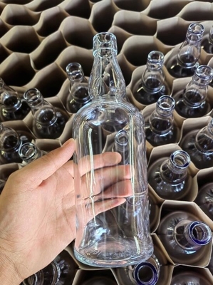 OEM Bienvenue 700 ml bouteille de verre vide pour emballage de vin personnalisé