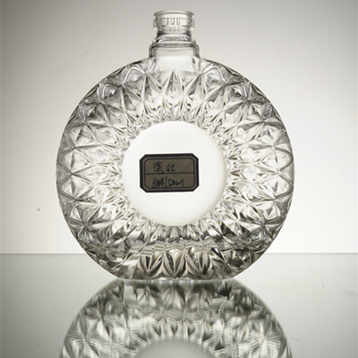 Bouteille en verre de 500 ml à 700 ml pour alcool de luxe, type de soudure en liège, matériau en verre Super Flint