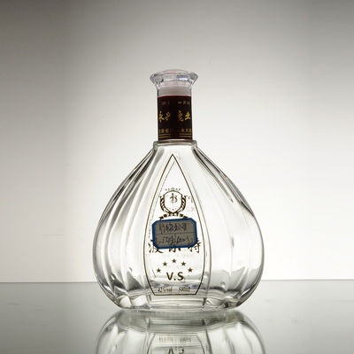 Bouteille en verre de 500 ml à 700 ml pour alcool de luxe, type de soudure en liège, matériau en verre Super Flint