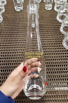 Impression du logo du client 750 ml bouteilles en verre glacé clair pour alcool alcool whisky gin vodka