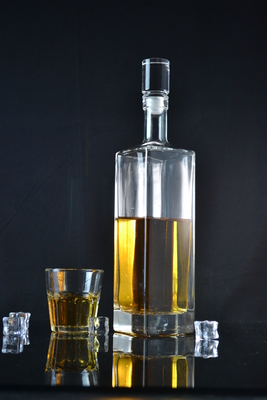 500 ml 750 ml 1000 ml Bouteille en verre de gin, de rhum, de whisky et de liqueur claire avec type de joint de liège