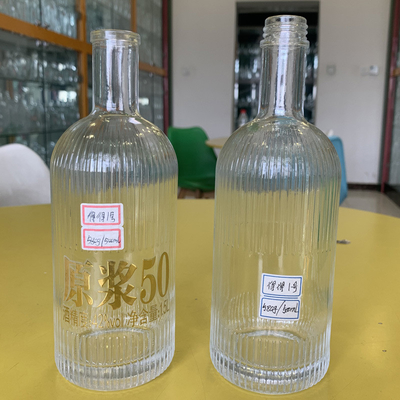 Bouteille en verre blanc clair pour vodka et whisky gin
