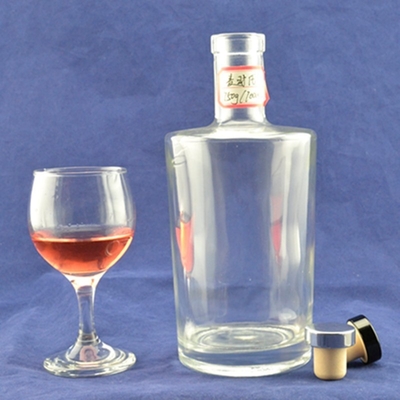 Matériau du collier Super Flint Matériau de 700 ml vide Alcool clair Rum Whisky Spirit Vodka Bouteille en verre pour alcool