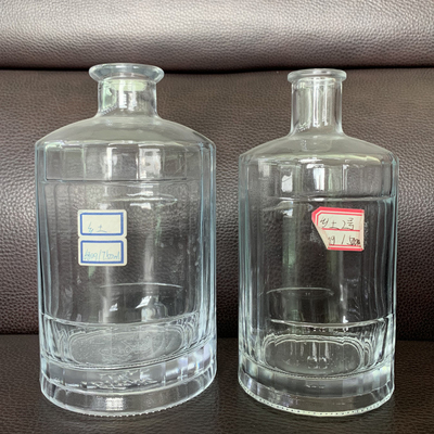 Bouteille en verre de vin en couleur claire pour whisky de marque