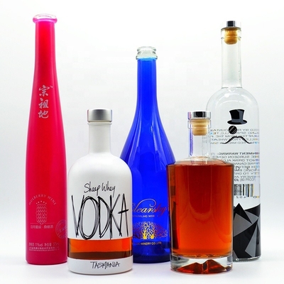 Bouteille en verre de vodka de 750 ml avec traitement de surface décal et impression par pulvérisation en couleur cristalline
