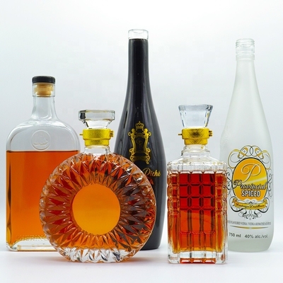 Bouteille en verre de vodka de 750 ml avec traitement de surface décal et impression par pulvérisation en couleur cristalline