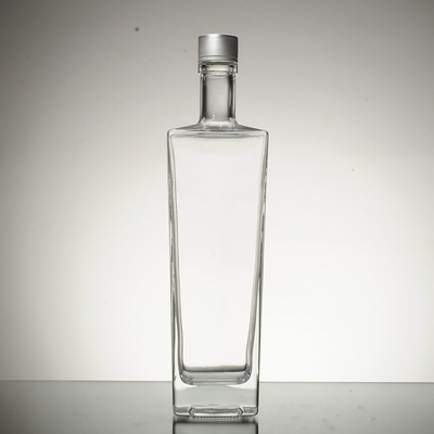 Matériau en verre à haute teneur en silex 500 ml Bouteille de verre de vodka blanche claire et vide avec liège 750 ml
