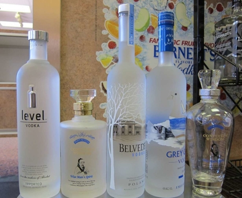 Surfaces de traitement de l'estampage à chaud Bouteilles en verre pour vodka gin spirit 500 ml 1 litre