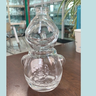 Bouteille de whisky en forme de bonhomme de neige transparente en verre de flint avec une surface décalée