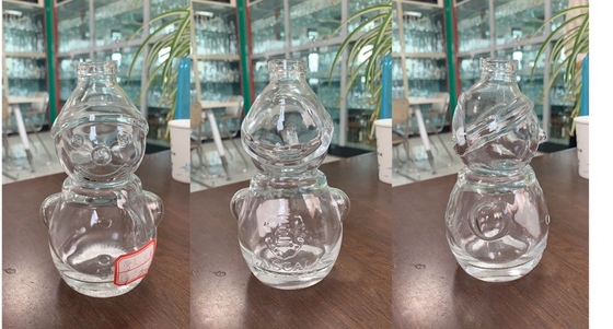 Bouteille de whisky en forme de bonhomme de neige transparente en verre de flint avec une surface décalée
