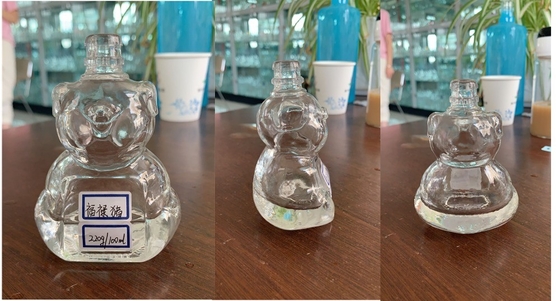 Bouteille de whisky en forme de bonhomme de neige transparente en verre de flint avec une surface décalée