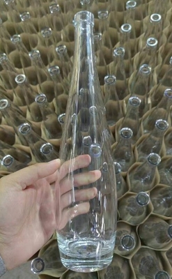 Matériau en verre Super Flint 500 ml 750 ml Bouteille de gin pour les boissons à l'eau et les alcools