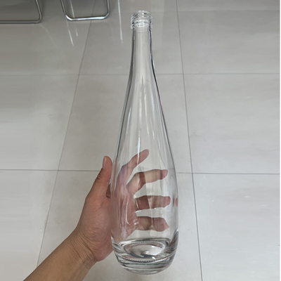 Matériau en verre Super Flint 500 ml 750 ml Bouteille de gin pour les boissons à l'eau et les alcools
