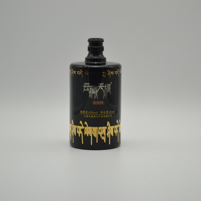 Bouteille en verre de whisky de 750 ml noir avec surface décale et système de fermeture en liège