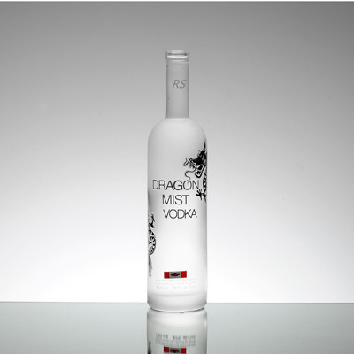 Bouteille en verre de whisky vodka de 700 ml avec du verre cristallin et un look sophistiqué