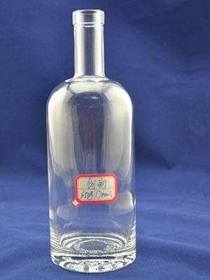 Logo personnalisé Acceptable Bouteille blanche claire de 750 ml pour le rhum Vodka et whisky