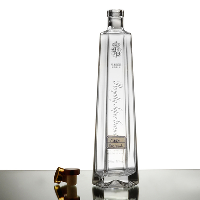 Matériau en verre super silex Bouteille en verre de forme polygonale unique pour le gin spiritueux Vodka Idéal