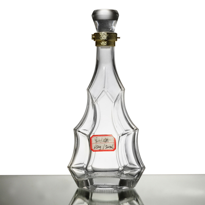Matériau en verre super silex Bouteille en verre de forme polygonale unique pour le gin spiritueux Vodka Idéal