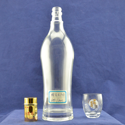 Logo personnalisé Acceptable Bouteille blanche claire de 750 ml pour le rhum Vodka et whisky