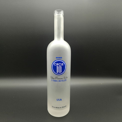 Bouteille en verre de whisky vodka de 700 ml avec du verre cristallin et un look sophistiqué