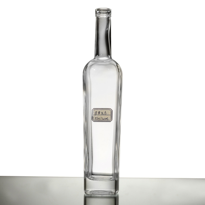 Matériau en verre super silex Bouteille en verre de forme polygonale unique pour le gin spiritueux Vodka Idéal