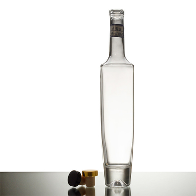 Bouteille de verre vide transparente de 750 ml de vodka et de liqueur avec type d'étanchéité liège/vis/guala
