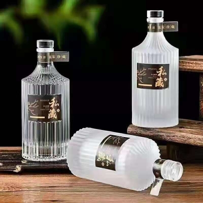 Bouteille en verre blanc clair pour vodka et whisky gin