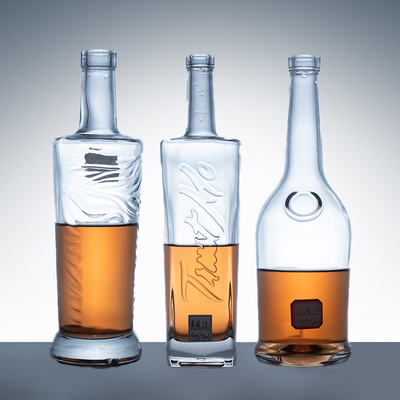 Bouteille en verre de 700 ml de cognac vodka gin avec un design élégant et un matériau en verre Super Flint