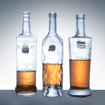 Bouteille en verre de 700 ml de cognac vodka gin avec un design élégant et un matériau en verre Super Flint