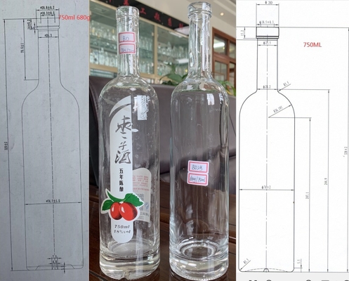 Bouteille en verre pour boissons industrielles de 750 ml avec surface de pulvérisation de couleur et décal