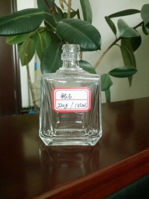 Bouteille en verre de parfum de petite capacité de conception sophistiquée pour des solutions d'emballage durables