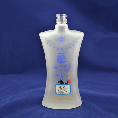 Bouteille en verre de vodka en forme de fusée personnalisée de 750 ml pour boissons en ligne avec bouchon à vis