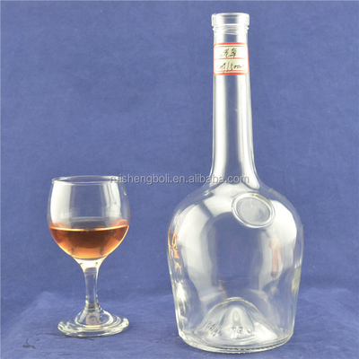 Bouteille en verre de silex de taille personnalisée pour la surface décolorée et le matériau cristallin du limoncello