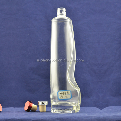 Bouteille en verre de silex de taille personnalisée pour la surface décolorée et le matériau cristallin du limoncello