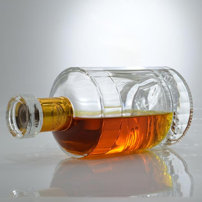 Bouteille en verre Capacité 750 ml Base de montagne Bouteille ronde Flint Carré Épaule Gin Whiskey
