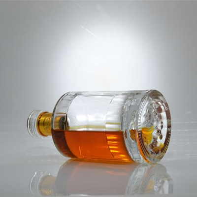 Bouteille en verre Capacité 750 ml Base de montagne Bouteille ronde Flint Carré Épaule Gin Whiskey