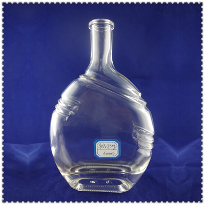 Bouteilles en verre de vodka de 750 ml vides et transparentes avec un design transparent
