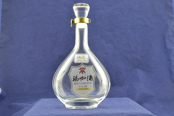 Bouteilles en verre de vodka de 750 ml vides et transparentes avec un design transparent